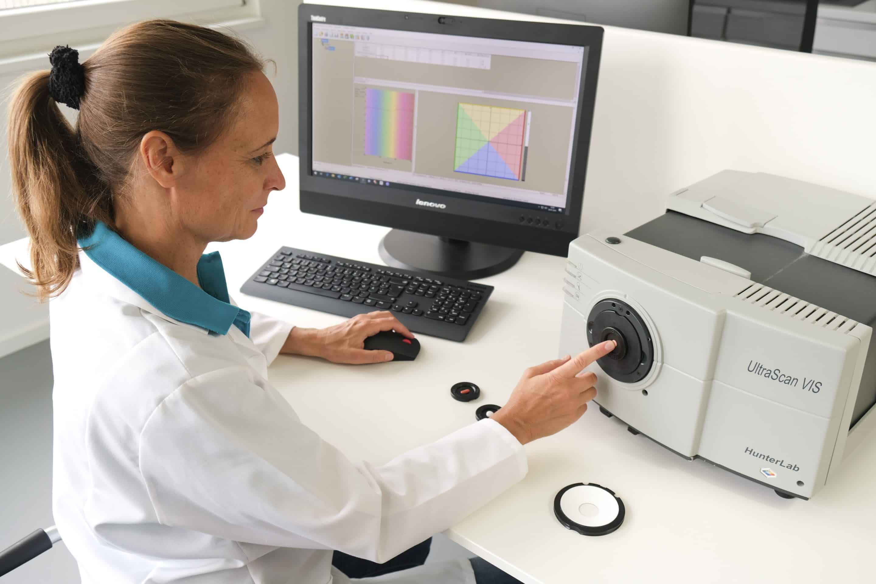 Mesure des couleurs de comprimés sur l'UltraScan VIS de HunterLab