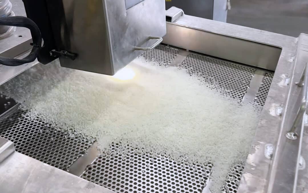 Măsurarea în linie a culorii peletelor din plastic